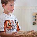 Darius verteilt Wasserkostproben